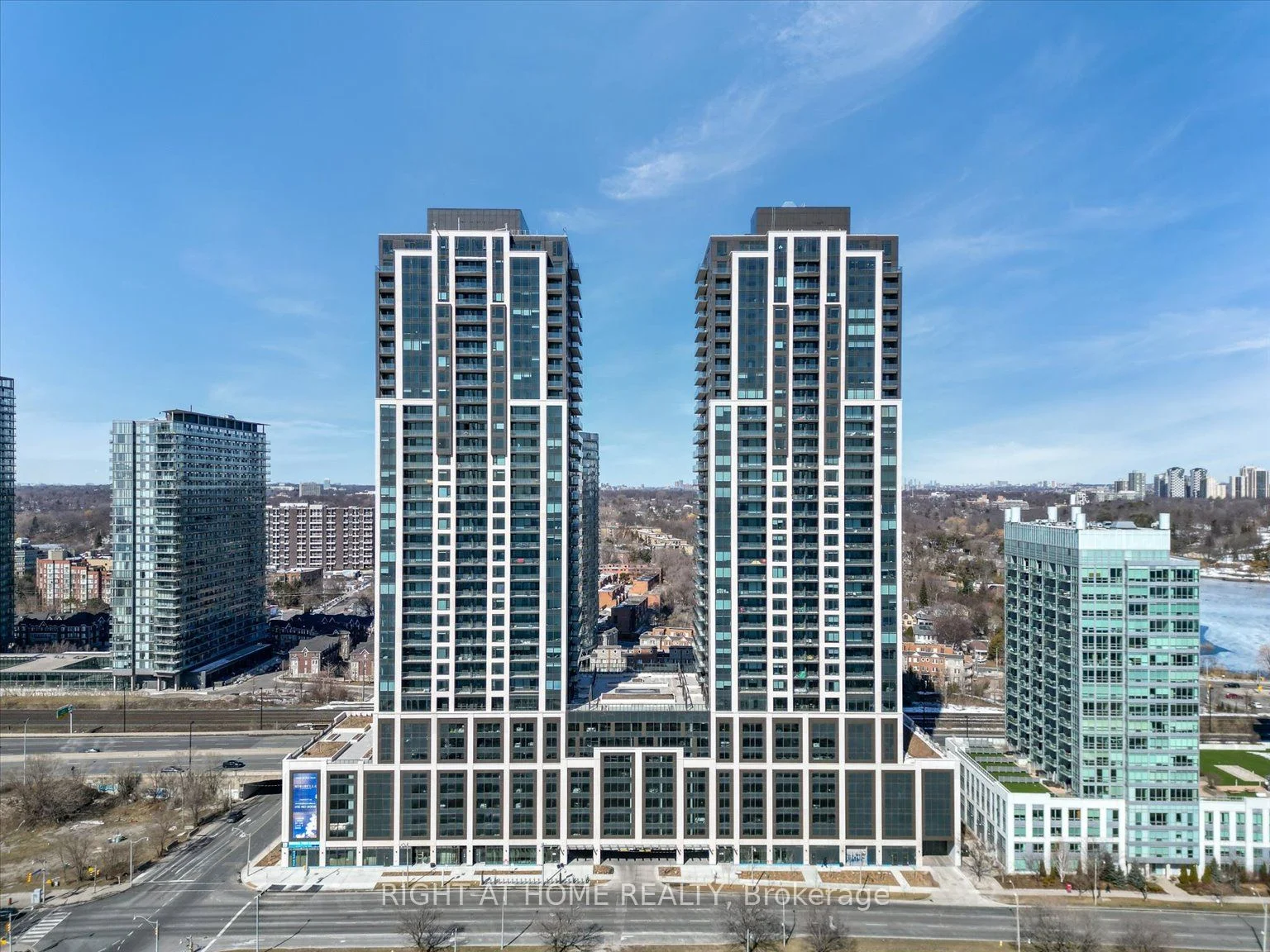 1928 Lake Shore Boulevard W 2011, Toronto W01, On M6s 0b1