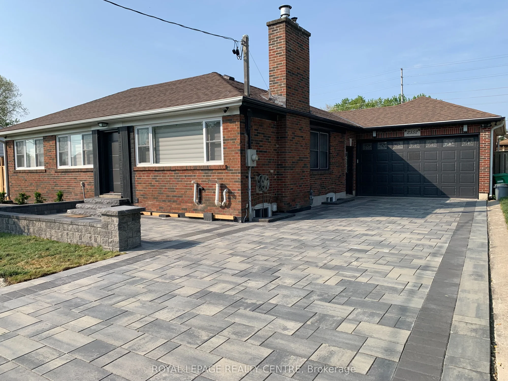 2552 Whaley Drive Main, Mississauga, On L5b 1x2