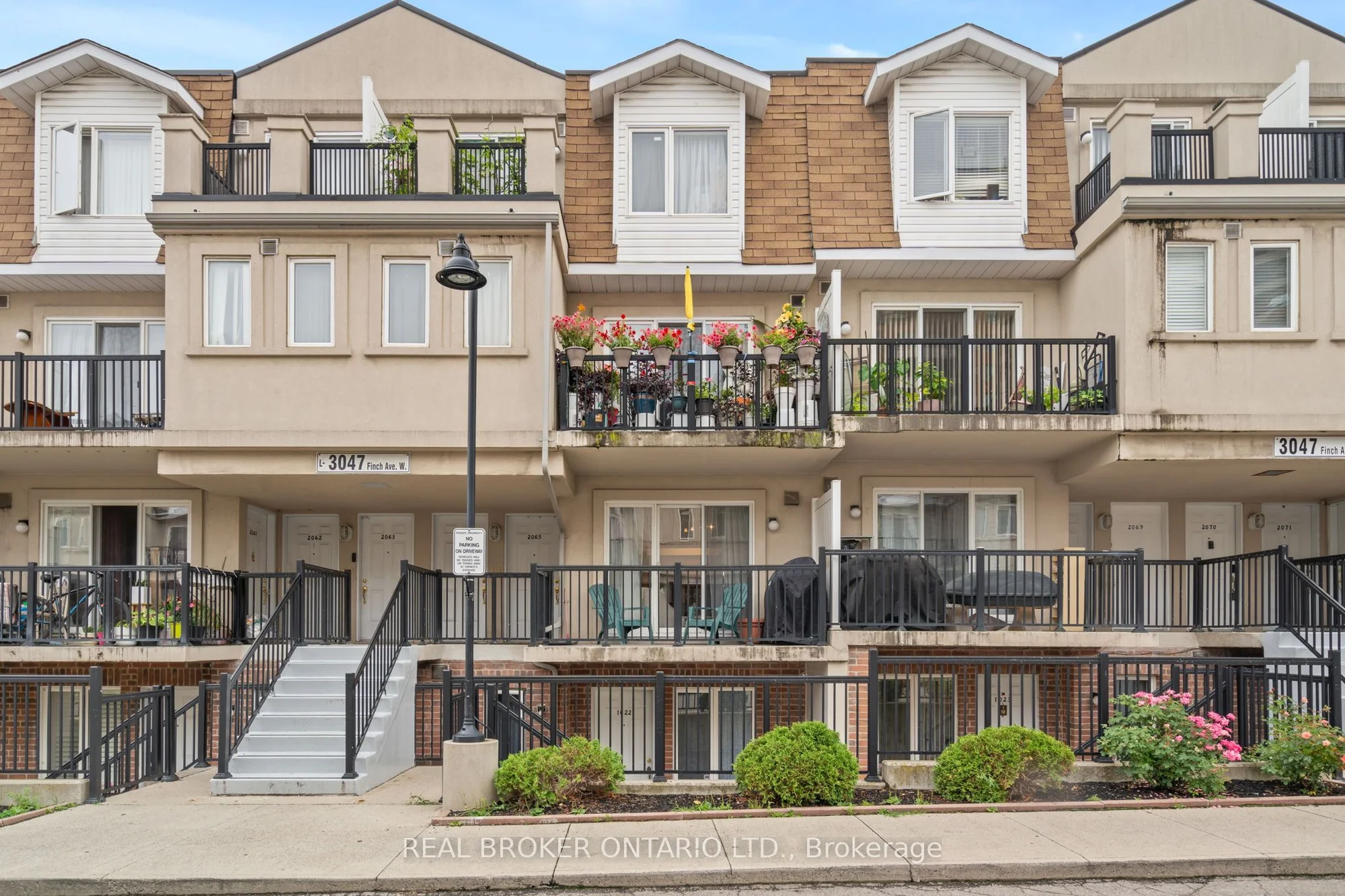 3047 Finch Avenue W 2066, Toronto W05, On M9m 0a5