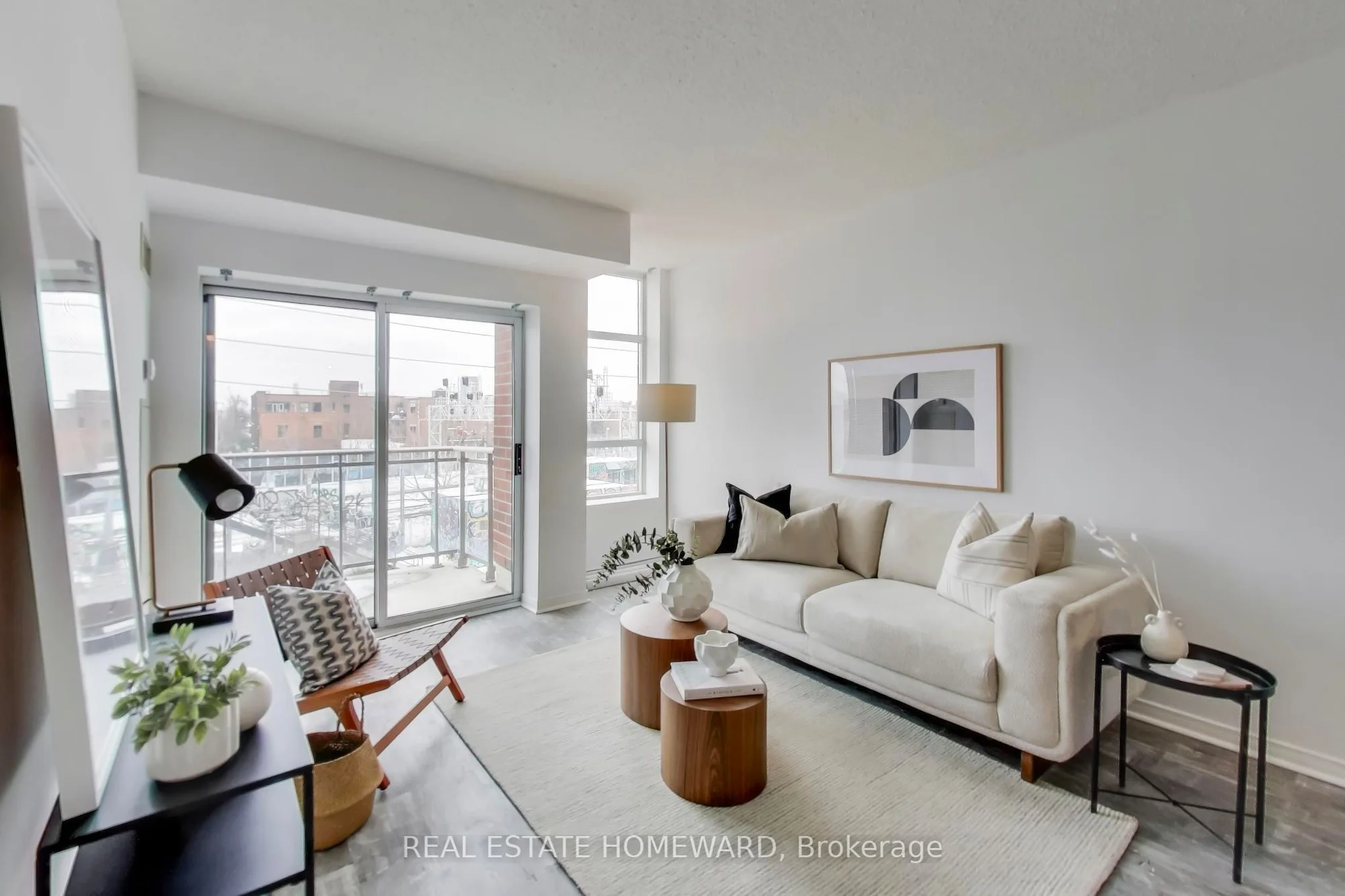 2495 Dundas Street W 412, Toronto W02, ON M6P 1X4