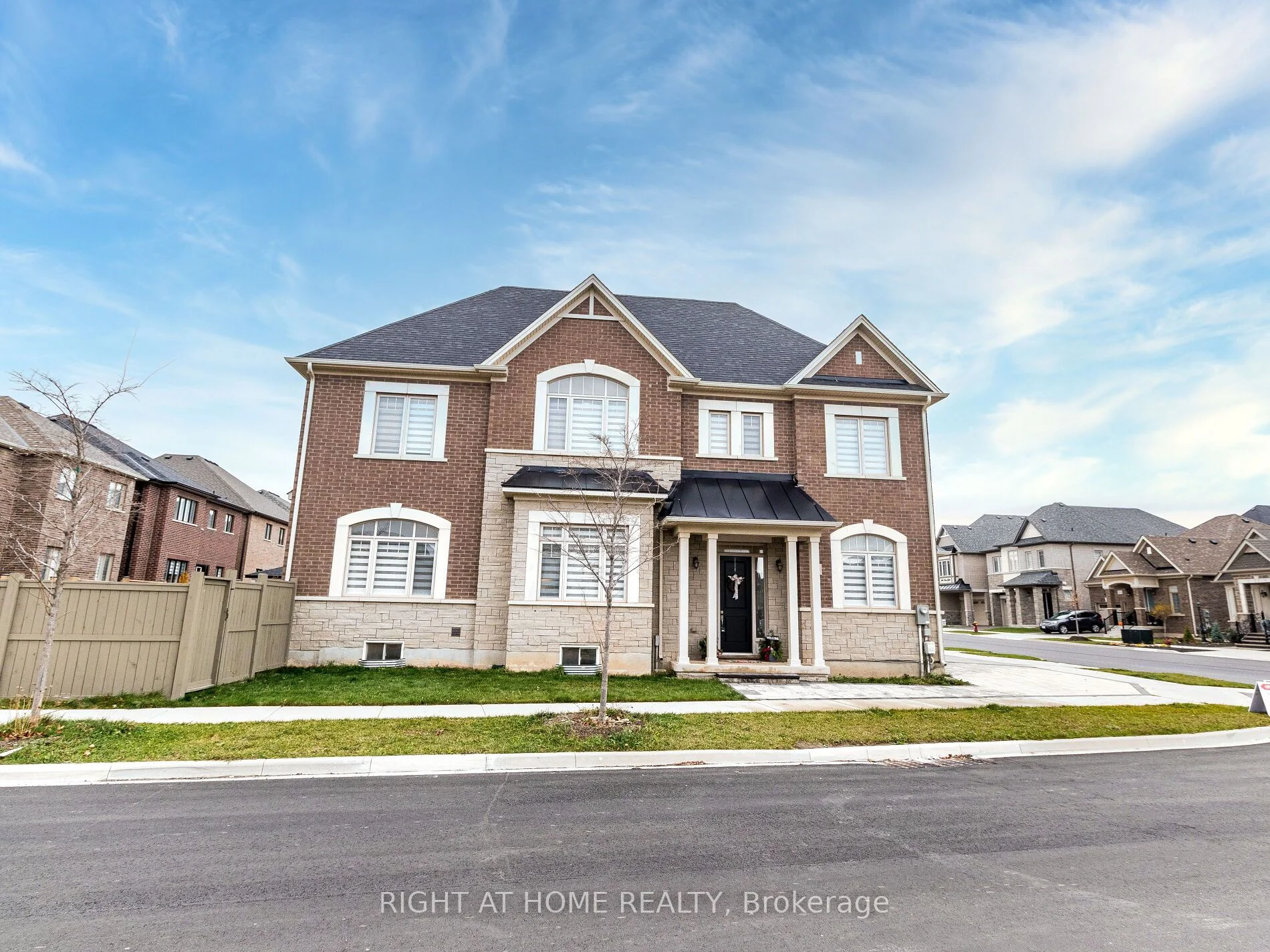 95 Viva Gardens, Oakville, On L6h 0z2