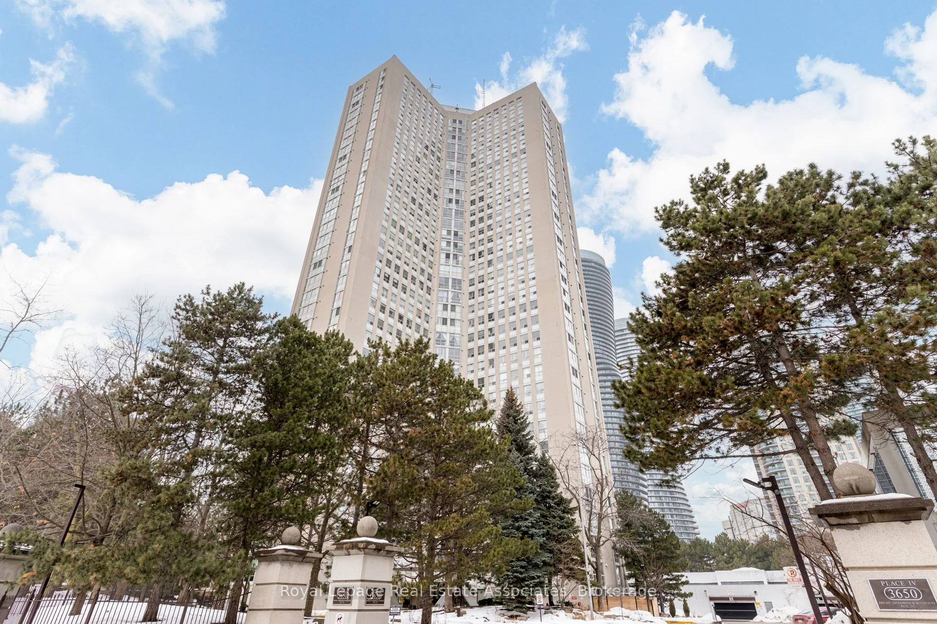 3650 Kaneff Crescent 1006, Mississauga, On L5a 4a1