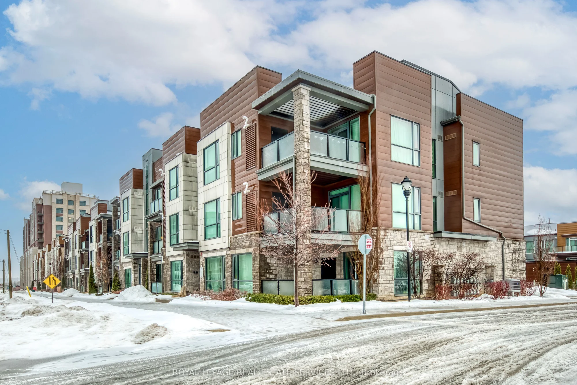 2388 KHALSA Gate 307, Oakville, ON L6M 4J2