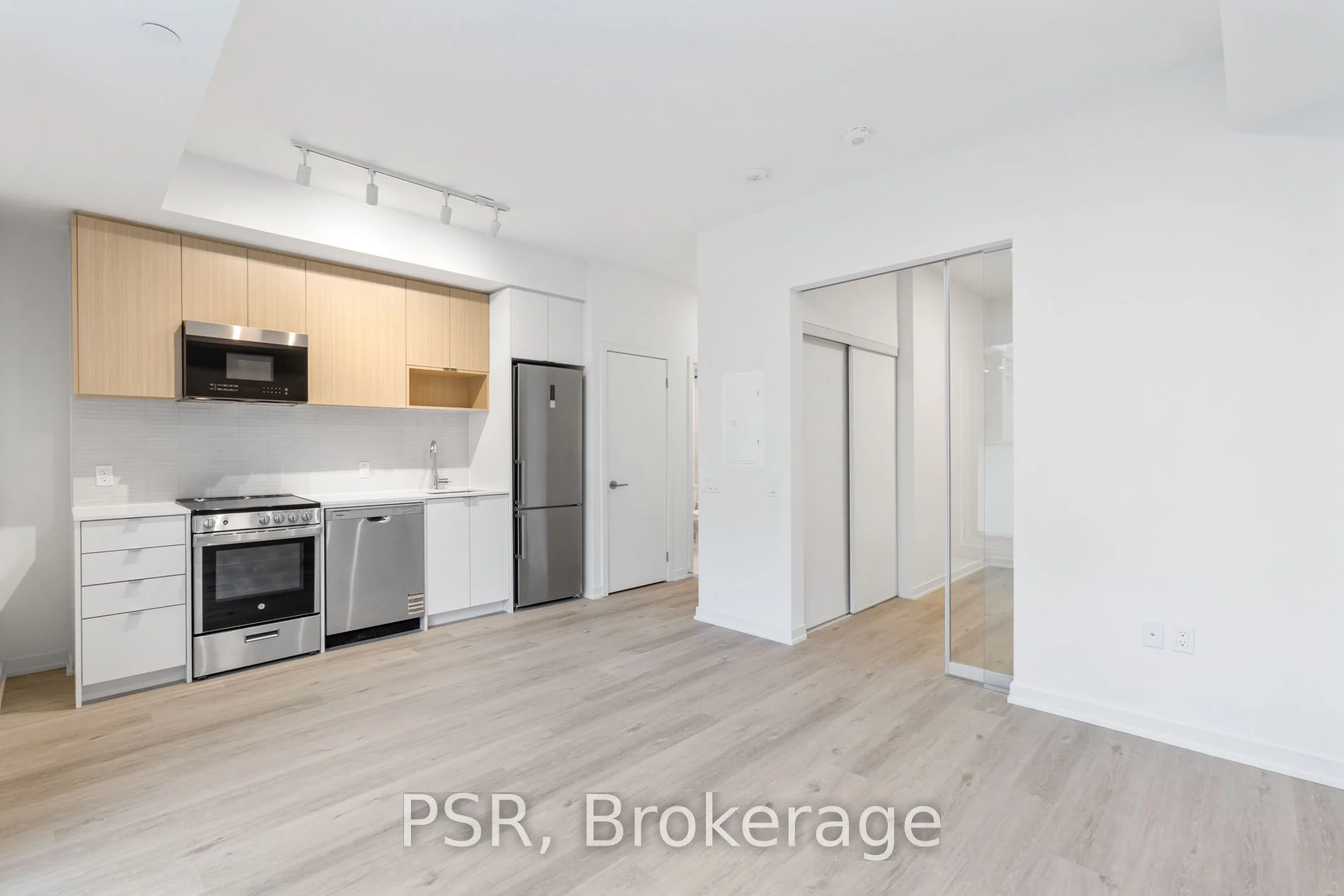 4365 Bloor Street 914, Toronto W08, ON M9C 1R3