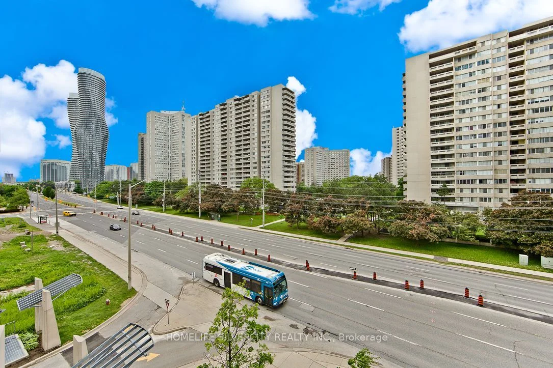 1 Elm Street S 412, Mississauga, ON L5B 4M1