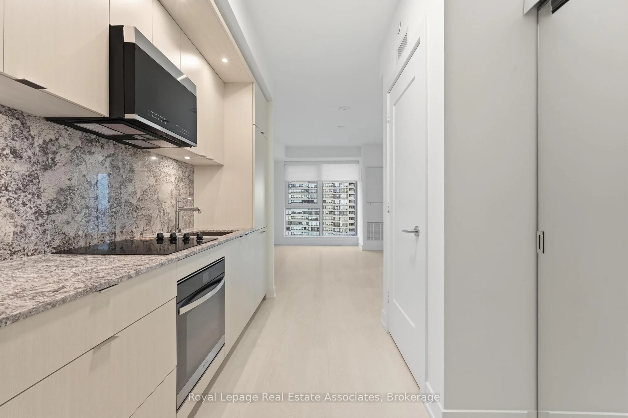 25 Cordova Avenue 903, Toronto W08, ON M9A 0E5