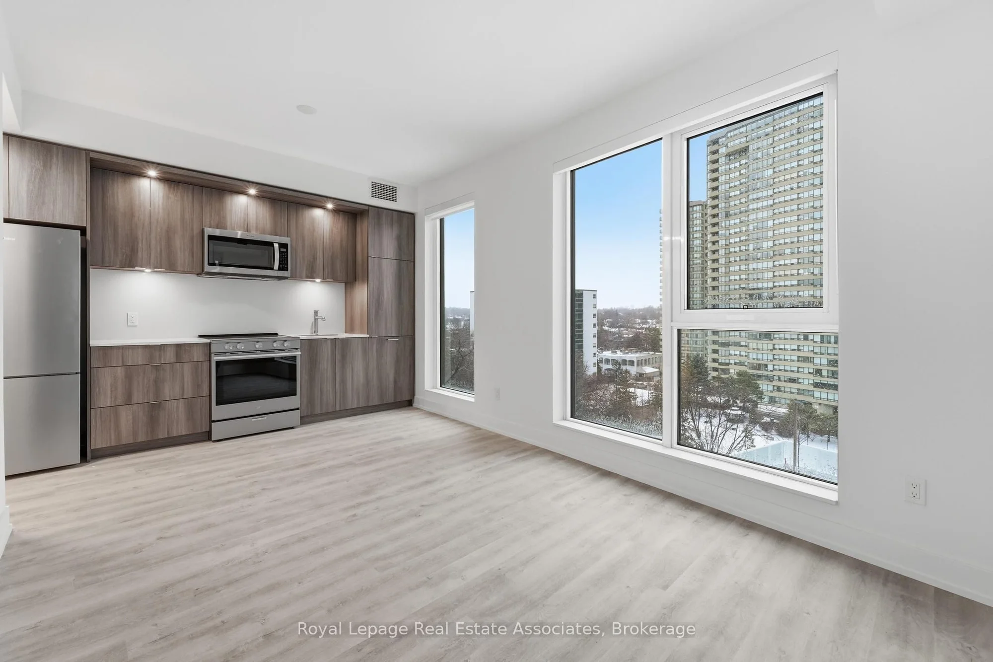 25 Cordova Avenue 704, Toronto W08, ON M9A 0E5