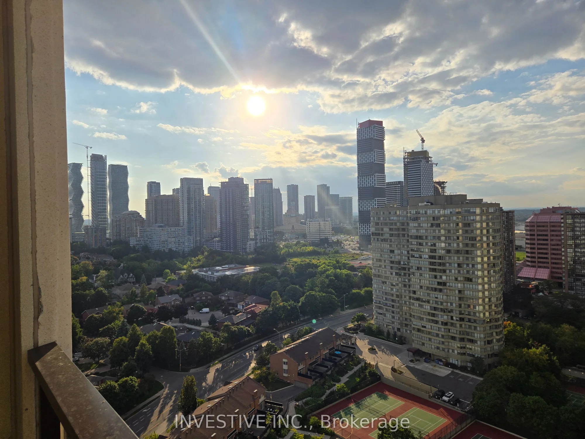 36 Elm Drive W 2110, Mississauga, ON L5B 0N3