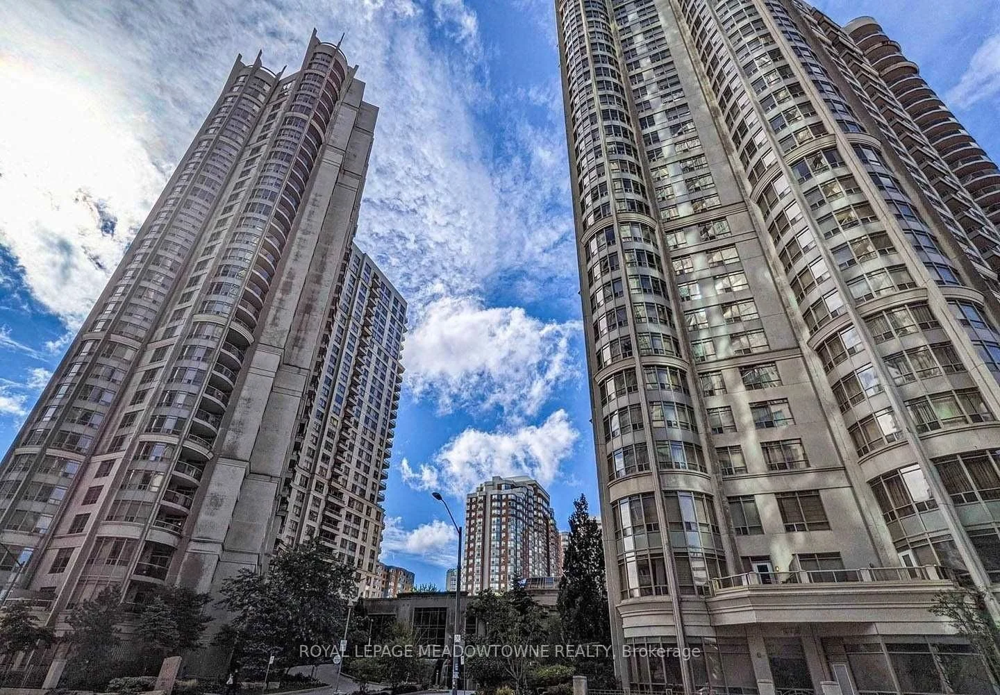 3888 Duke Of York Boulevard 2326, Mississauga, ON L5B 4P5