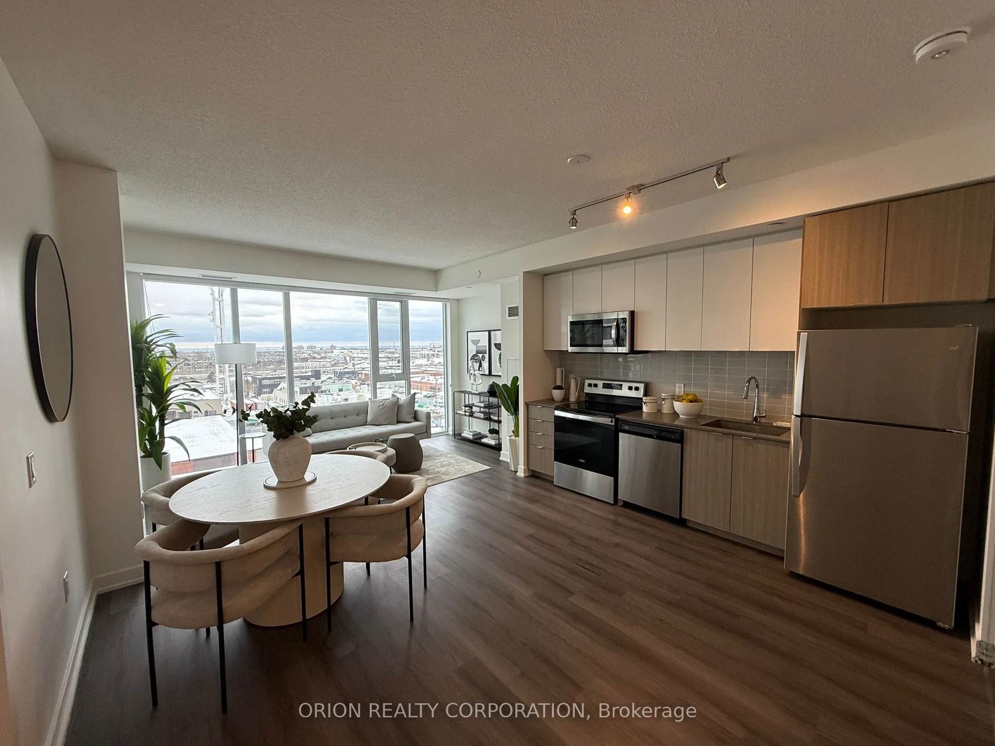 859 The Queensway 613, Toronto W07, ON M8Z 1N8