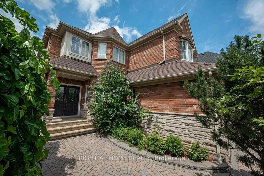 2923 Duncairn Drive, Mississauga, ON L5M 5V7
