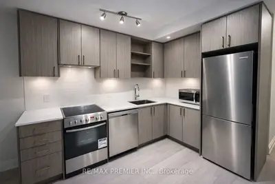 50 George Butchart Drive 611, Toronto W05, On M3k 0c9