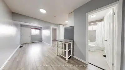 640 Wilson Avenue 2 (upper), Toronto W05, On M3k 1e1