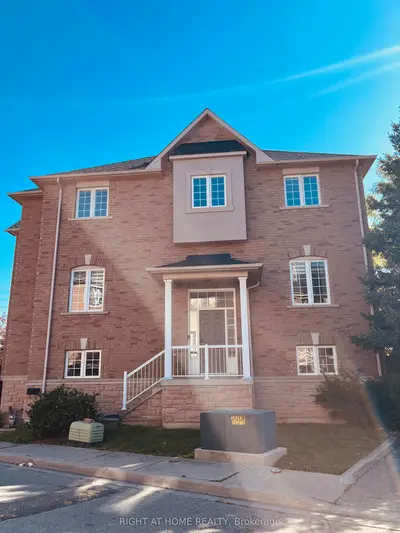 435 Hensall Circle 230, Mississauga, ON L5A 4P1