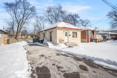 1099 Ogden Avenue, Mississauga, ON L5E 2G7