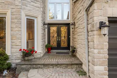 4622 Hewicks Lane, Mississauga, On L5m 3l8