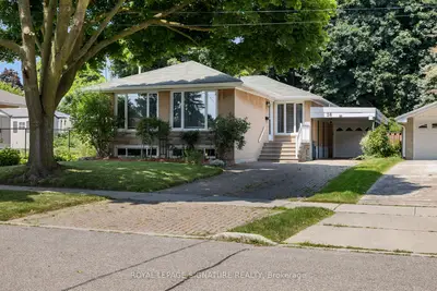 26 Paragon Road Main, Toronto W09, On M9r 1j5