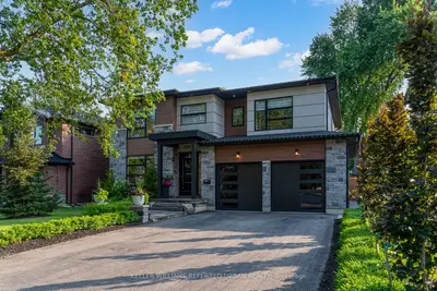 1376 Applewood Road, Mississauga, ON L5E 2M1