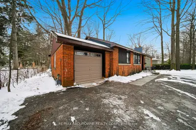 276 Lakeshore Road W, Oakville, On L6j 1j1