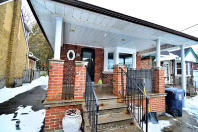 22 Landour Avenue, Toronto W03, ON M6M 4J4