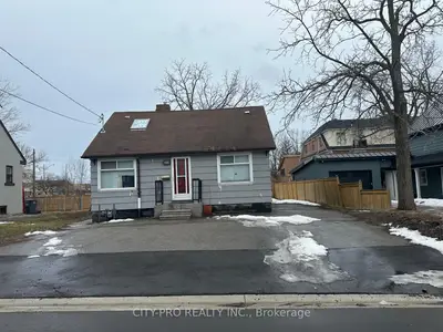 23 Pearl Street, Mississauga, On L5m 1x1