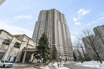 25 Kingsbridge Garden Circle 3210, Mississauga, ON L5R 3K4