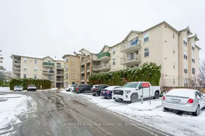1450 Bishops Gate 111, Oakville, ON L6M 4N1