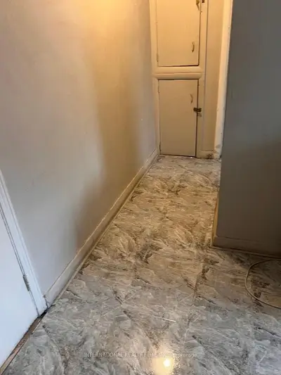 2034 Weston Road W 1b, Toronto W04, On M9n 1x4