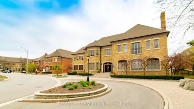 55 Village Centre Place 55-201, Mississauga, On L4z 1v9