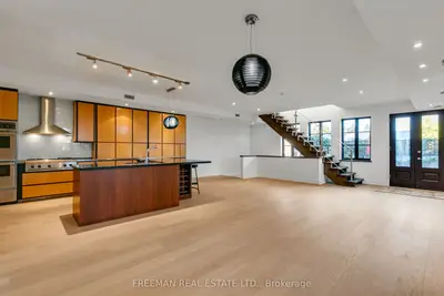 967 Ossington Avenue Upper, Toronto W02, On M6g 3v5