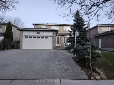1000 Lovingston Crescent, Mississauga, On L4w 3k8