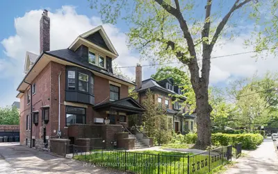 11 Laxton Avenue 202, Toronto W01, ON M6K 1K8