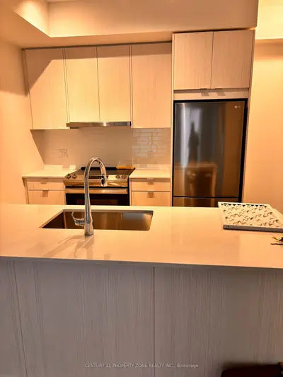4130 Parkside Village Drive 3405, Mississauga, On L5b 0l7