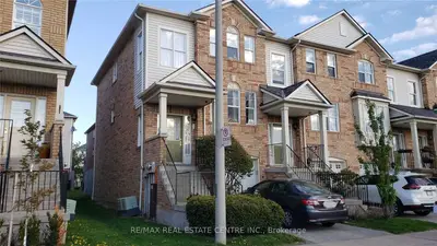 5980 Whitehorn Avenue 28, Mississauga, ON L5V 2Y2