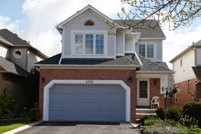 5705 Wells Place, Mississauga, ON L5M 5T6