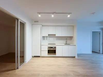 2 Erskine Road 2103, Mississauga, ON L5B 0S1