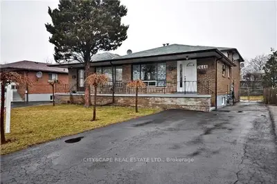 7446 Homeside Gardens, Mississauga, ON L4T 2A7