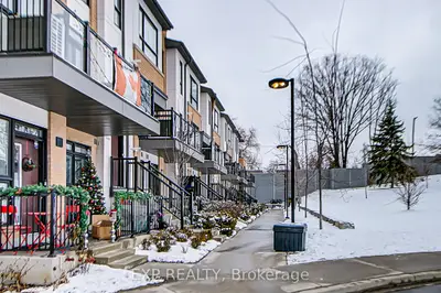 90 Canon Jackson Drive 62, Toronto W04, On M6m 0c1