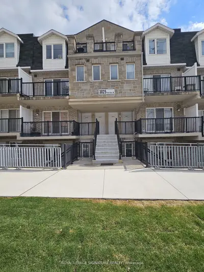 3025 Finch Avenue W 2033, Toronto W05, On M9m 0a2
