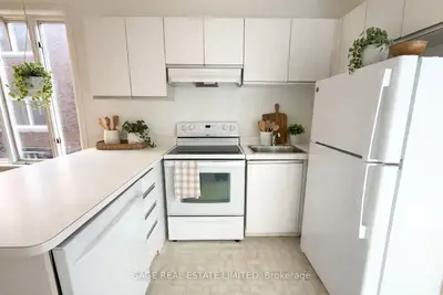 296 Runnymede Road 2, Toronto W02, ON M6S 2Y6