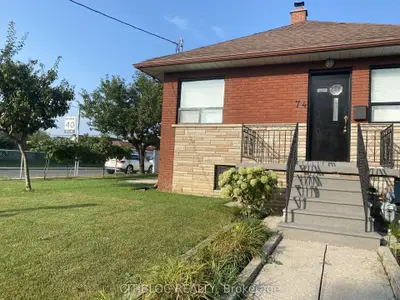 74 Kirknewton Road, Toronto W03, ON M6E 3Y2