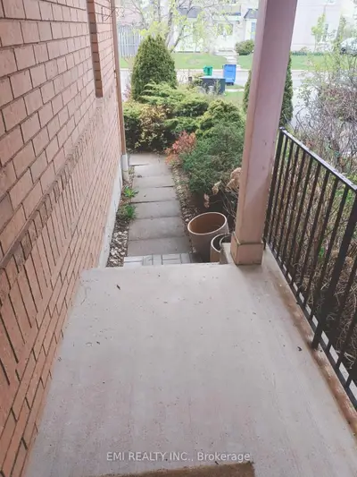 1051 Foxglove Place, Mississauga, ON L5V 2N5
