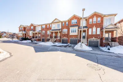 5980 Whitehorn Avenue 82, Mississauga, ON L5V 2Y4