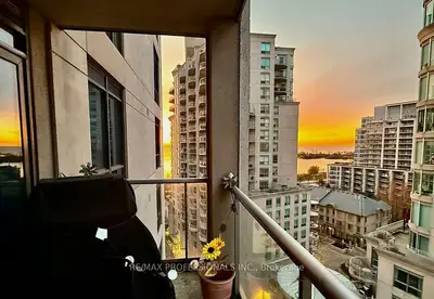 2087 Lake Shore Boulevard W 1006, Toronto W06, ON M8V 4G3