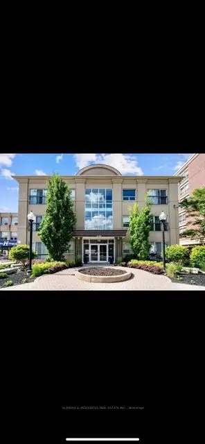 4198 Dundas Street W 307, Toronto W08, ON M8X 1Y6
