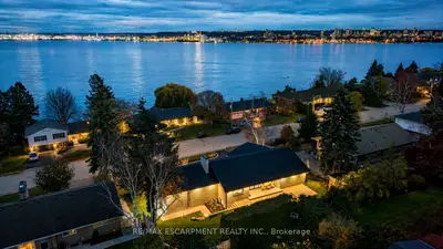 Detached in Burlington