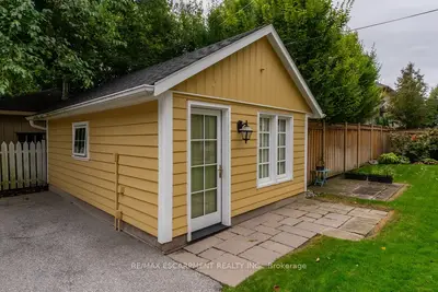 2080 Caroline Street Cottage, Burlington, ON L7R 1L5