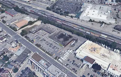 3400 Dundas Street W 204, Toronto W02, ON M6S 2S1