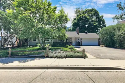 1924 Balsam Avenue, Mississauga, On L5j 1l2