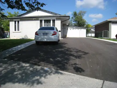 131 Alicewood Court ( Upper ), Toronto W10, ON M9V 3Y1